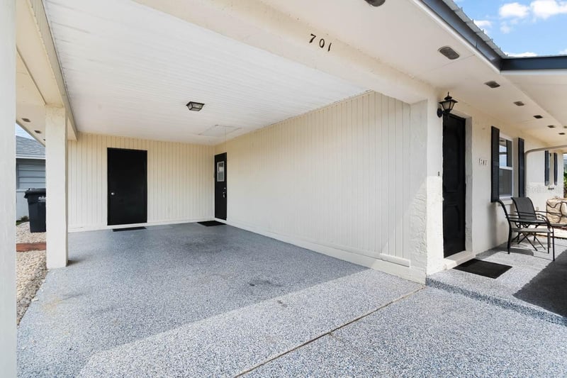 701 W Brockton Pl, Sun City Center, FL 33573