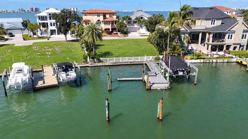 41 N Pine Cir, Belleair, FL 33756