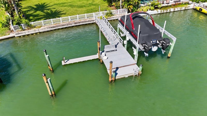 41 N Pine Cir, Belleair, FL 33756