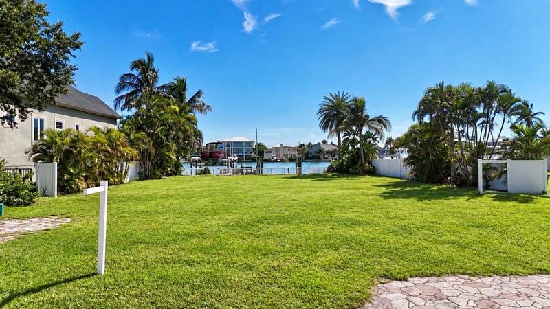 41 N Pine Cir, Belleair, FL 33756