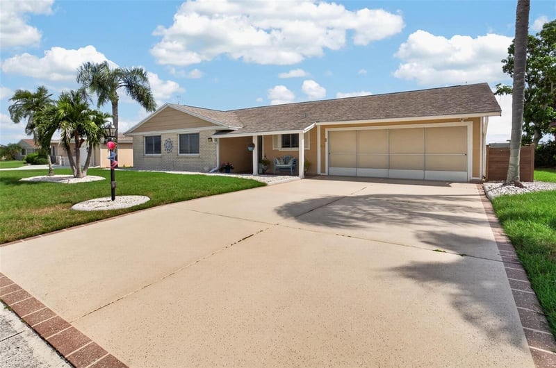 1003 Andover Cir, Sun City Center, FL 33573