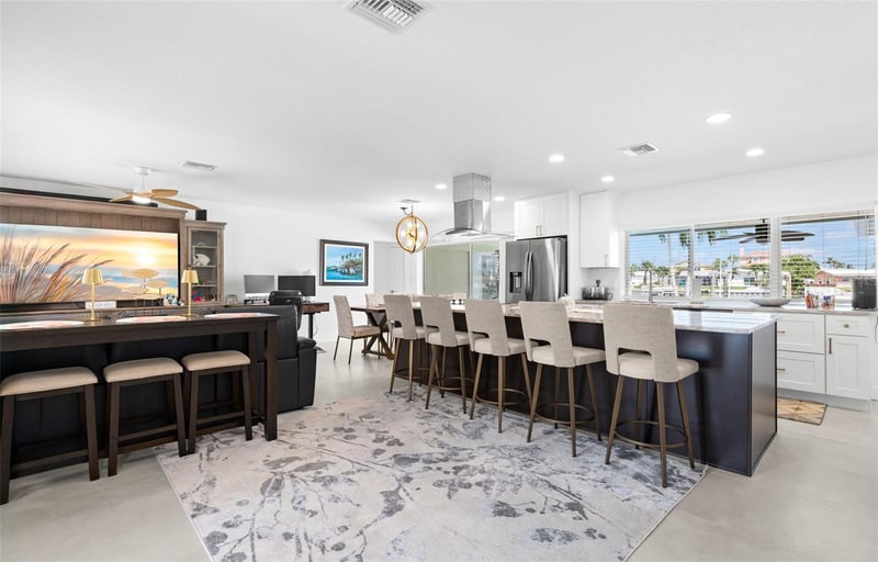 12305 4th St E, Treasure Island, FL 33706