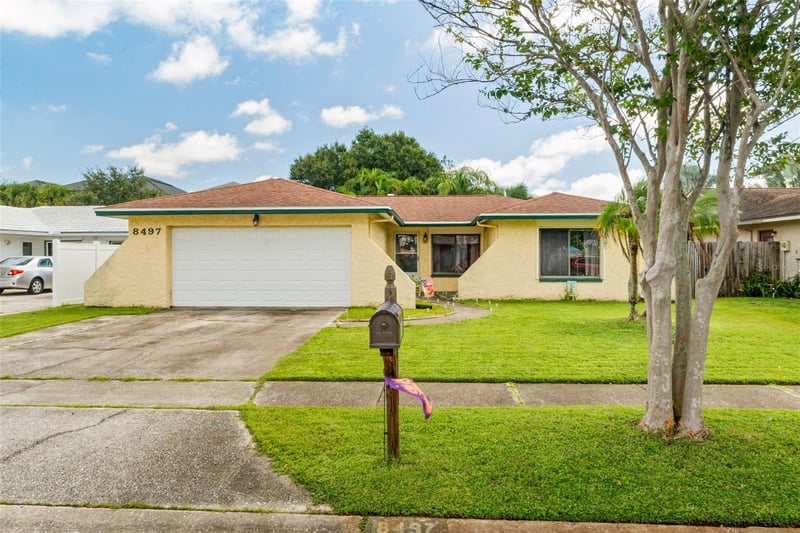 8497 90th St, Seminole, FL 33777