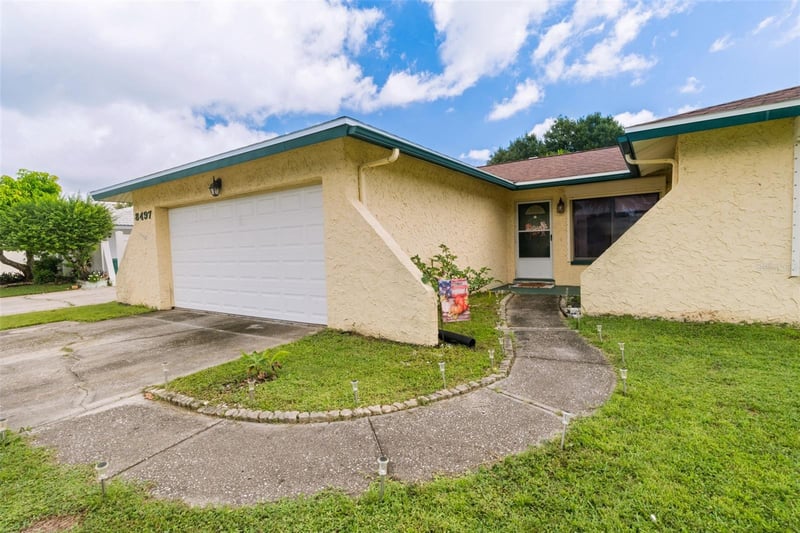 8497 90th St, Seminole, FL 33777