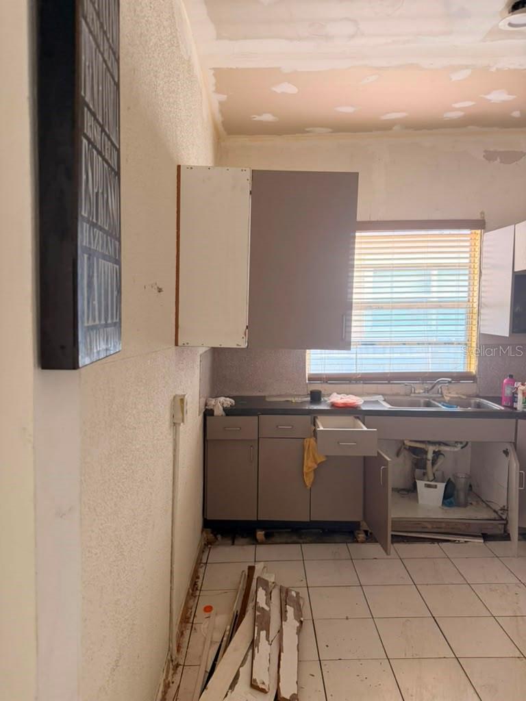 2323 W Chestnut St, Tampa, FL 33607