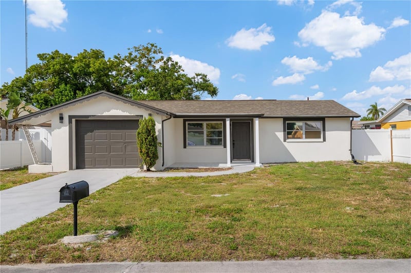 3041 Holiday Lake Dr, Holiday, FL 34691
