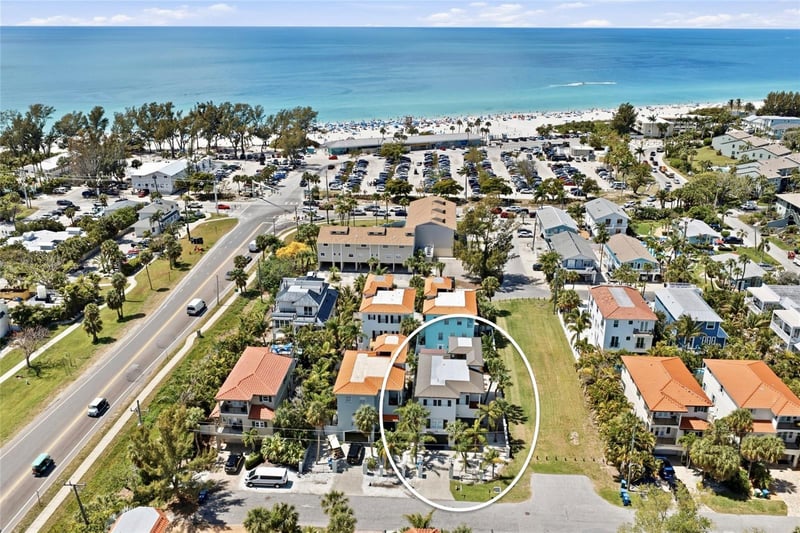 4006 5th Ave, Holmes Beach, FL 34217