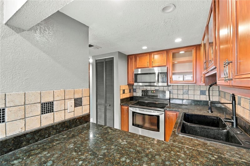 738 Haven Pl, Tarpon Springs, FL 34689