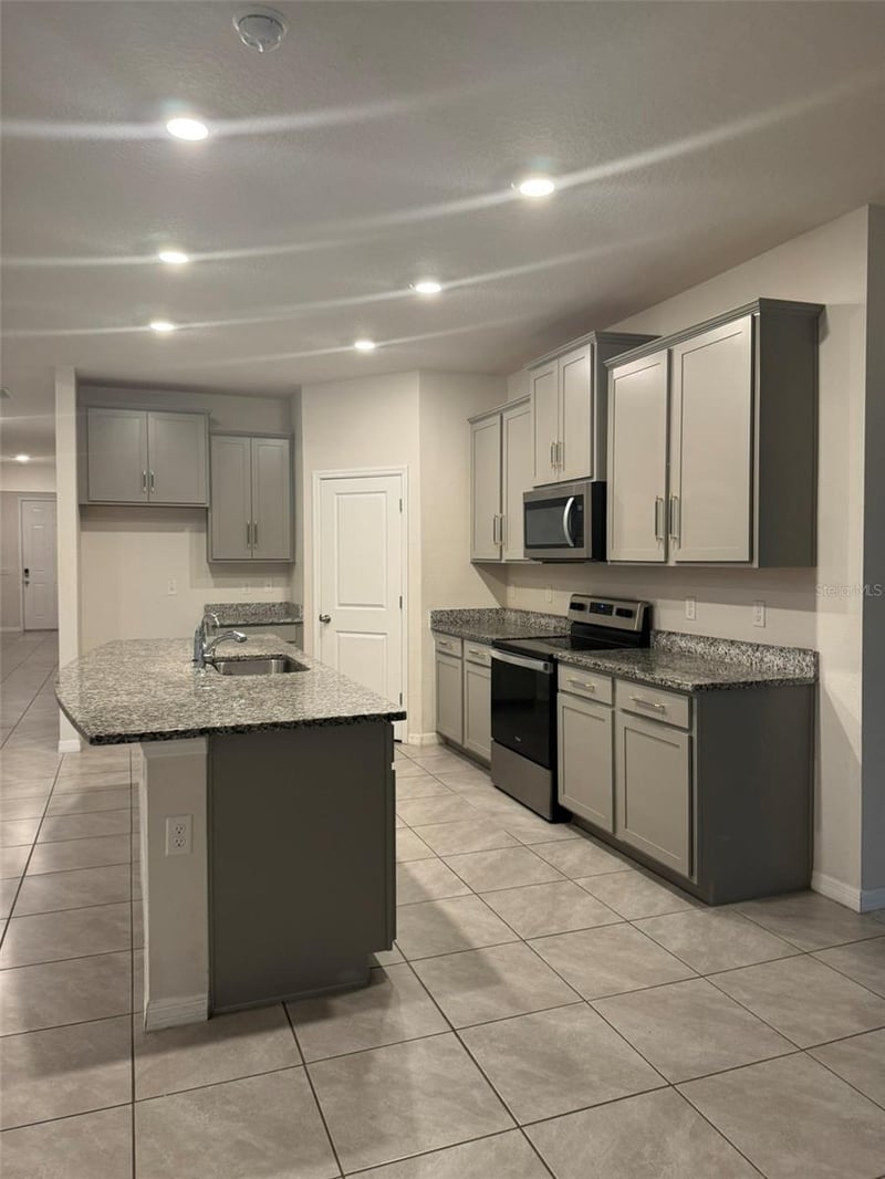 12463 Shining Willow St, Riverview, FL 33579