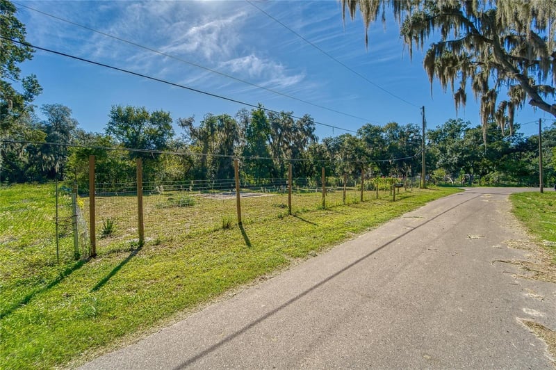 3533 Jordan Rd, Dover, FL 33527