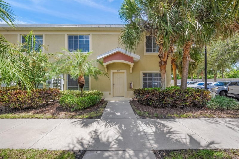 3511 45th Ter W #102, Bradenton, FL 34210