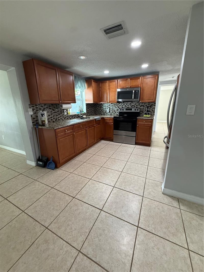 7325 Ivanhoe Dr, Port Richey, FL 34668