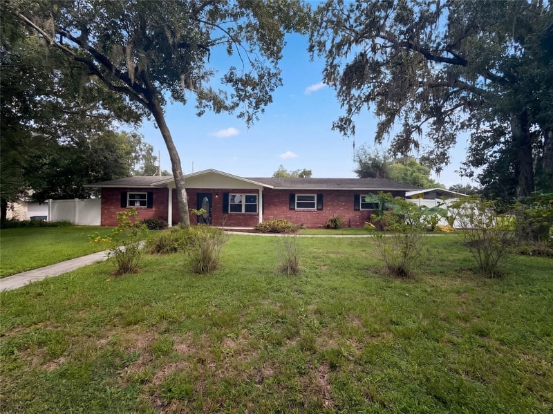 2716 Charleston Dr, Plant City, FL 33563