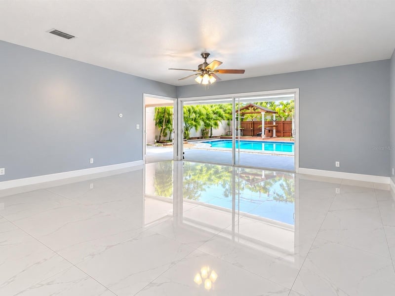 5124 Springwood Dr, Tampa, FL 33624