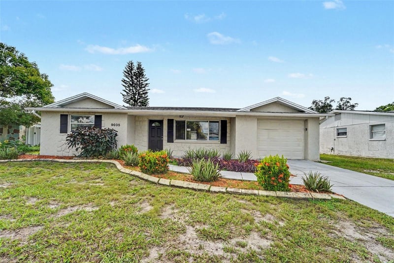 9035 Saint Regis Ln, Port Richey, FL 34668