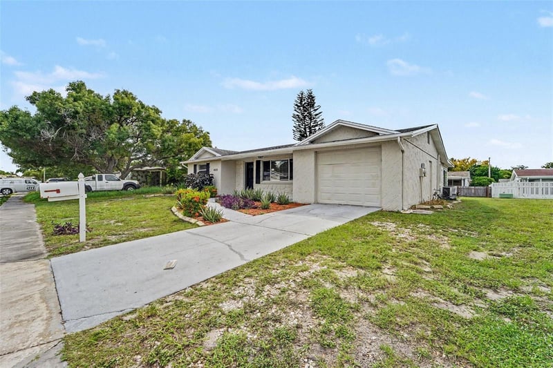 9035 Saint Regis Ln, Port Richey, FL 34668