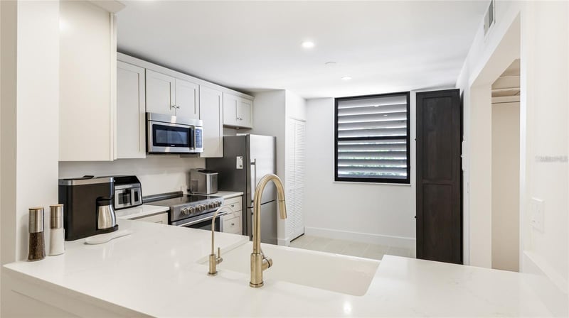 303 Springdale Dr #303, Bradenton, FL 34210