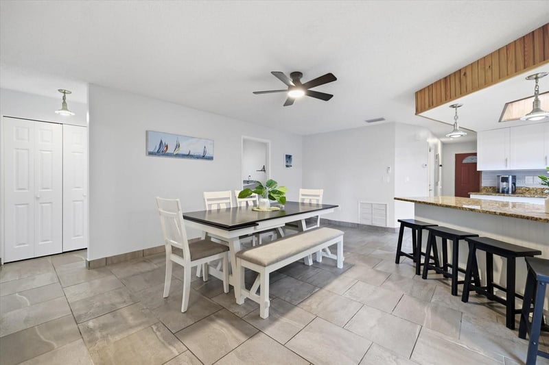 926 Plum Tree Ln, Sarasota, FL 34243