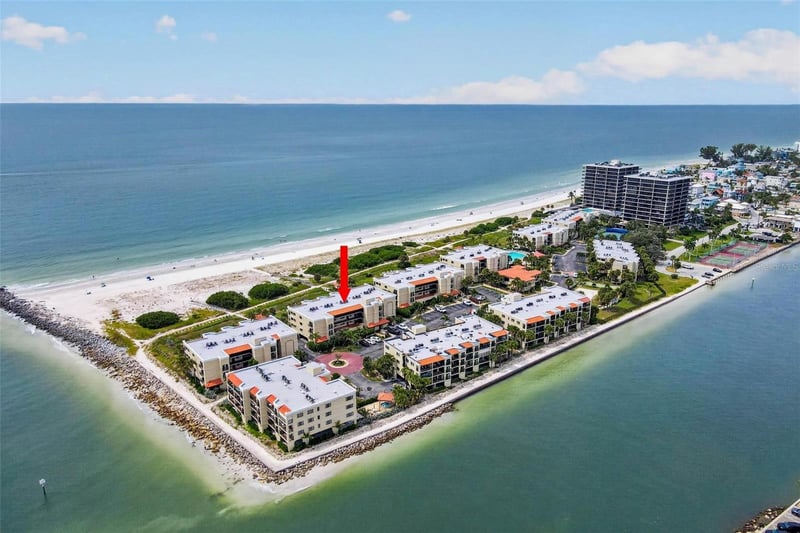 7434 Bayshore Dr #202, Treasure Island, FL 33706