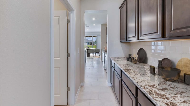 4407 Hidden Farm Dr, Plant City, FL 33565