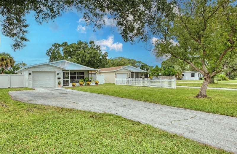 643 Southwest Blvd N, St Petersburg, FL 33703