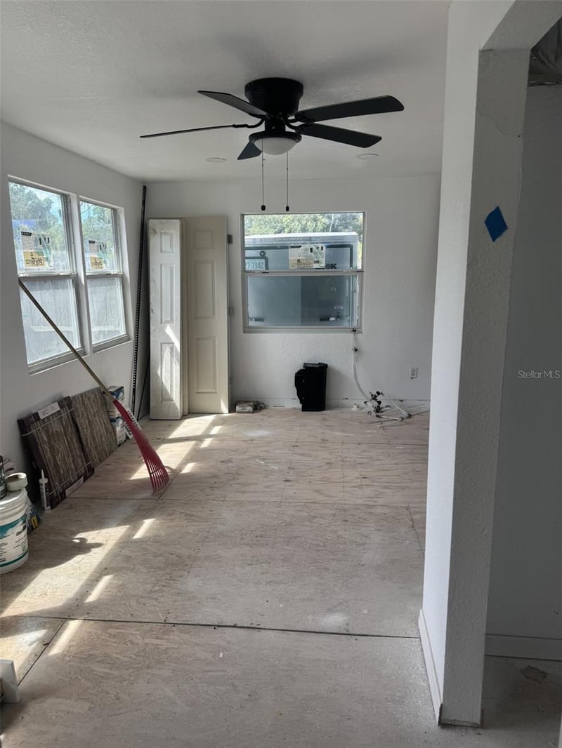 205 Emerald Ln, Largo, FL 33771