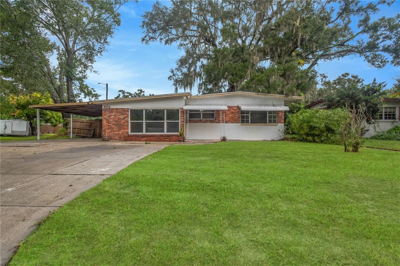 2002 E Crenshaw St, Tampa, FL 33610