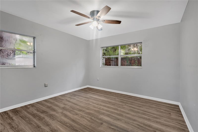 2002 E Crenshaw St, Tampa, FL 33610
