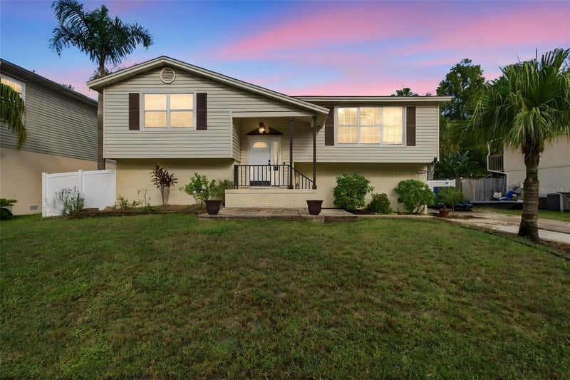 915 Lynnlea Ln, Tarpon Springs, FL 34689