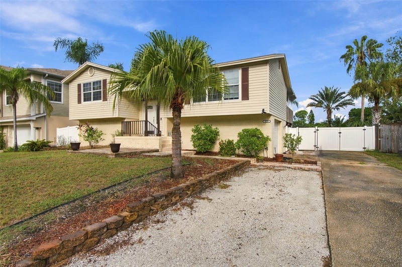 915 Lynnlea Ln, Tarpon Springs, FL 34689