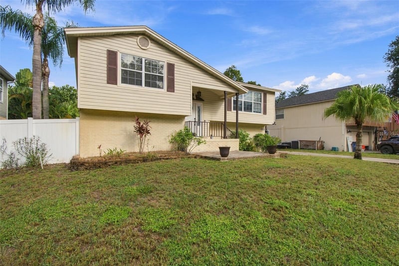 915 Lynnlea Ln, Tarpon Springs, FL 34689