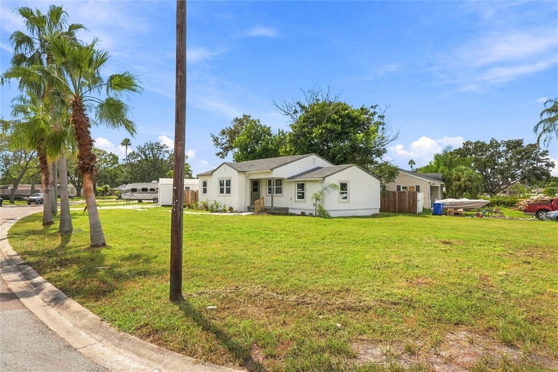8474 Tobay Rd N, St Petersburg, FL 33702