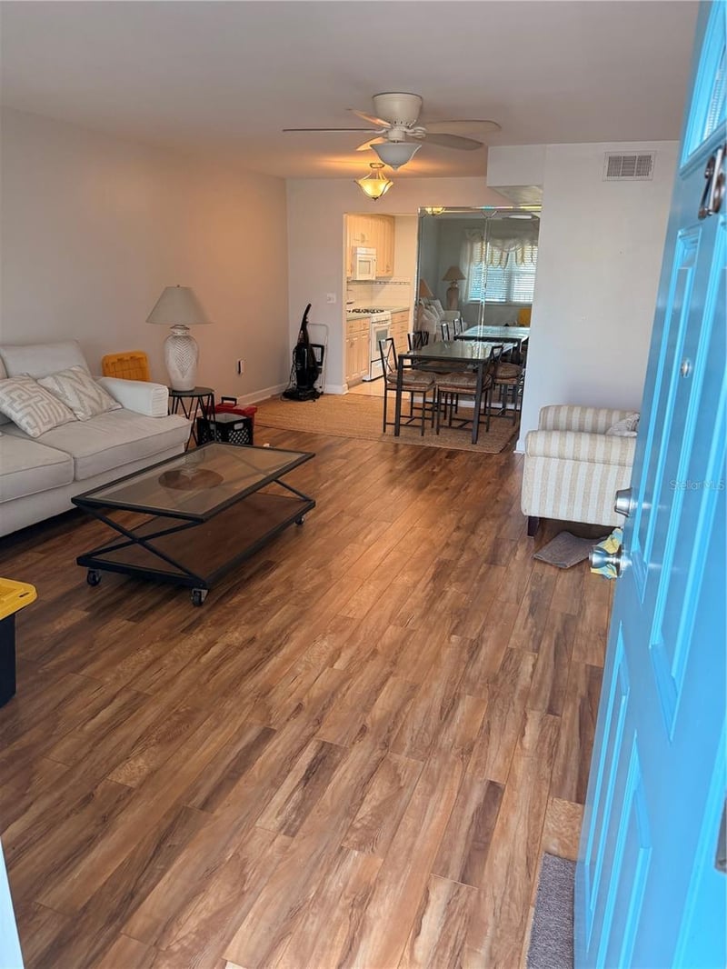 1893 Shore Dr S #216, South Pasadena, FL 33707