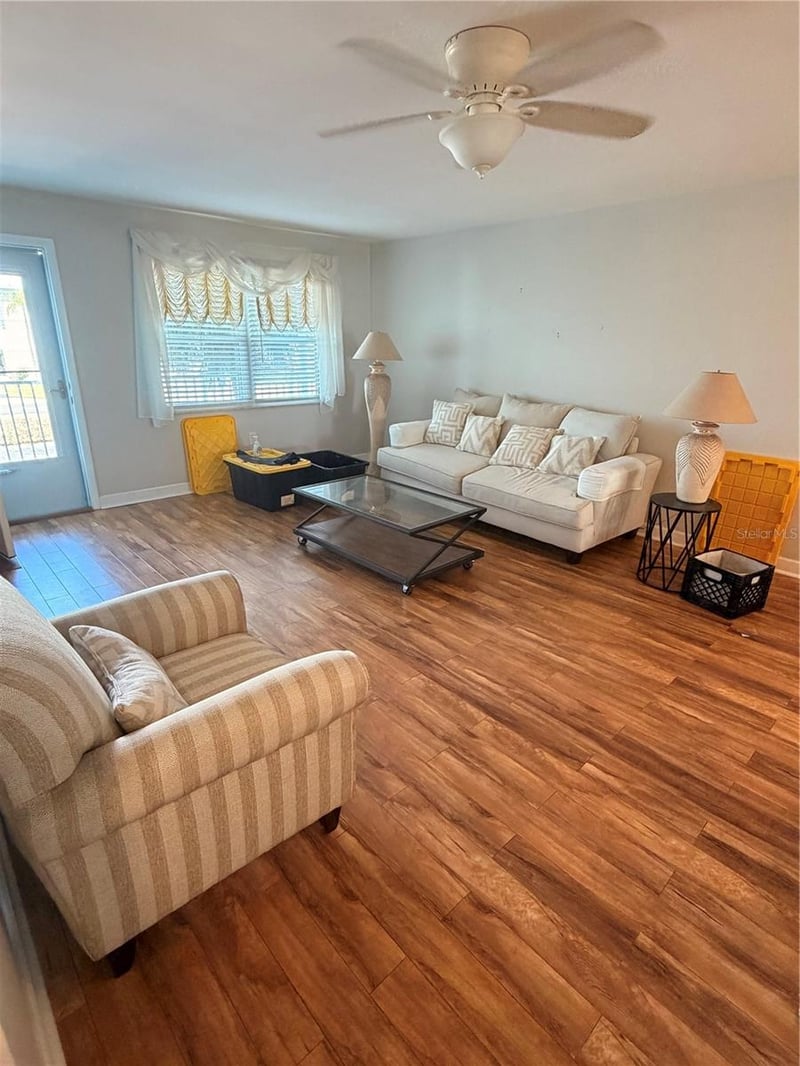 1893 Shore Dr S #216, South Pasadena, FL 33707