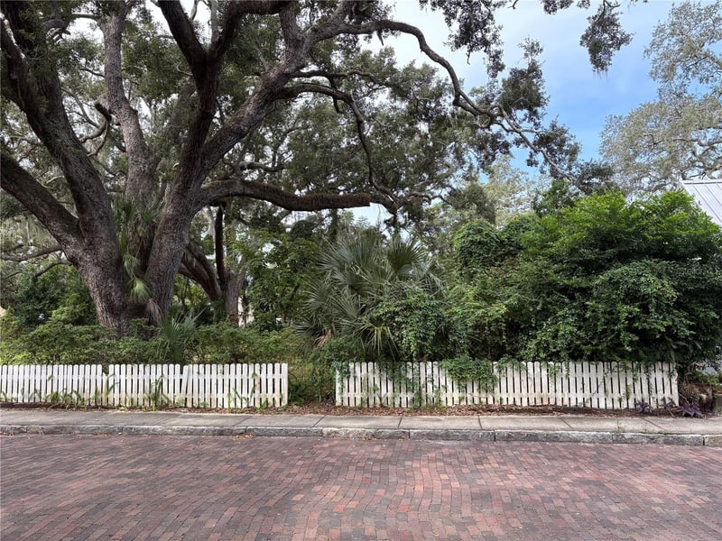 225 2nd Ave N, Safety Harbor, FL 34695
