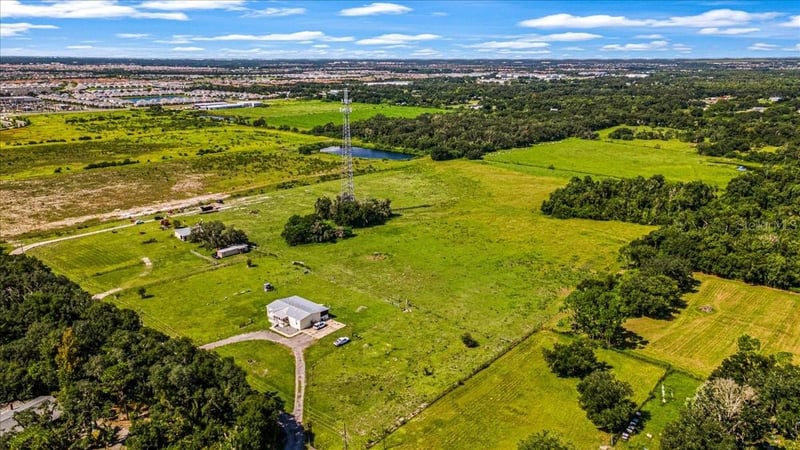 1703 Zipperer Rd, Bradenton, FL 34212