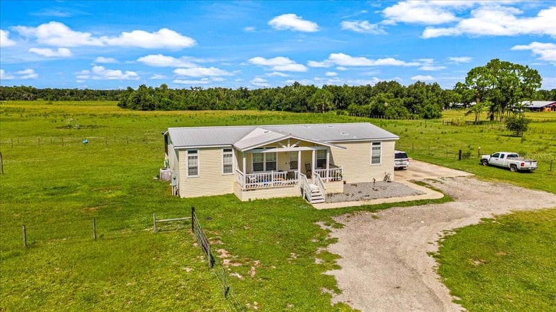 1703 Zipperer Rd, Bradenton, FL 34212