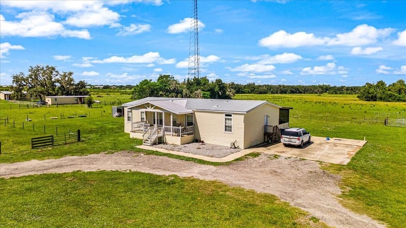 1703 Zipperer Rd, Bradenton, FL 34212