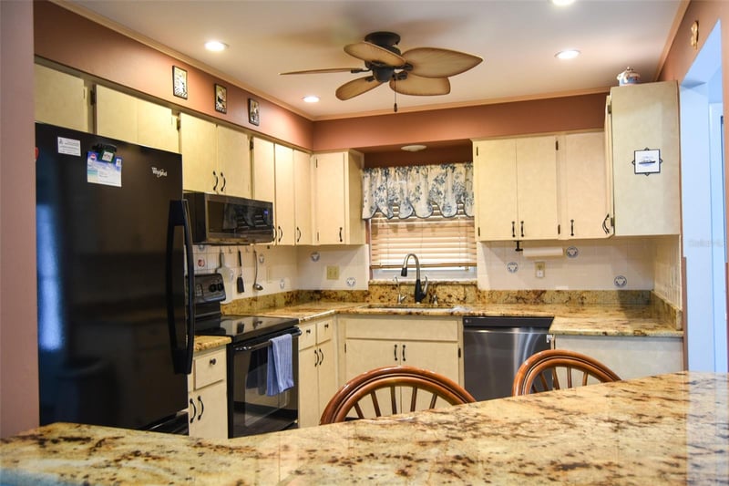 1109 Tartan Dr #B, Palm Harbor, FL 34684