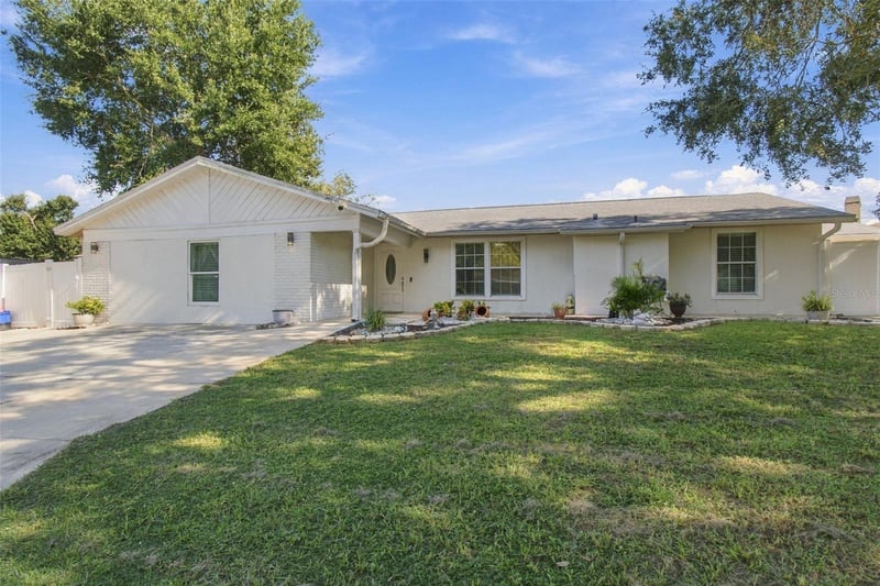 1325 Oakcrest Dr, Brandon, FL 33510