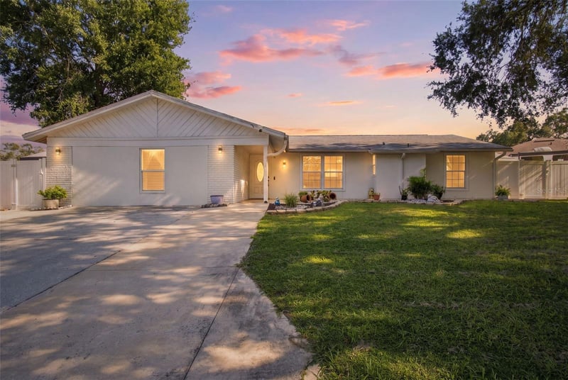1325 Oakcrest Dr, Brandon, FL 33510