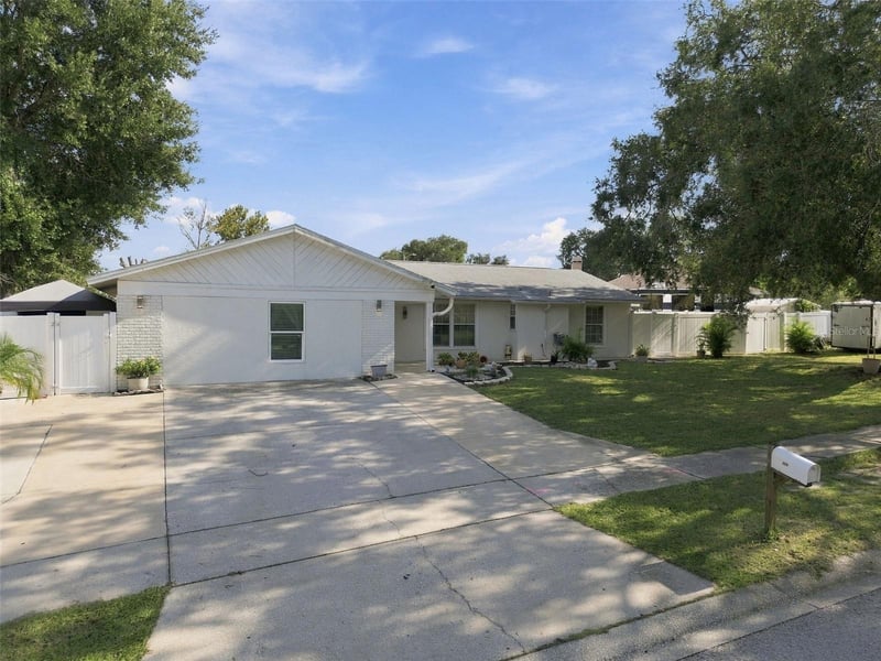 1325 Oakcrest Dr, Brandon, FL 33510