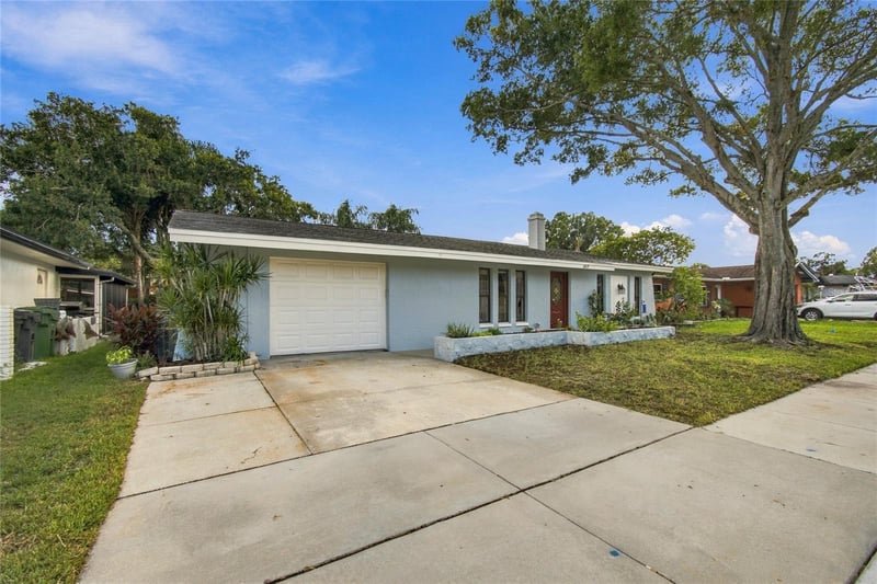 1813 Driftwood Cir N, Oldsmar, FL 34677