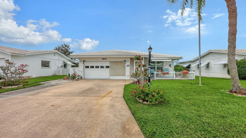3802 Chinaberry Rd, Bradenton, FL 34208
