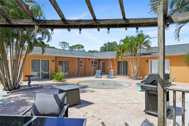 8479 Pinewood Rd, Sarasota, FL 34243