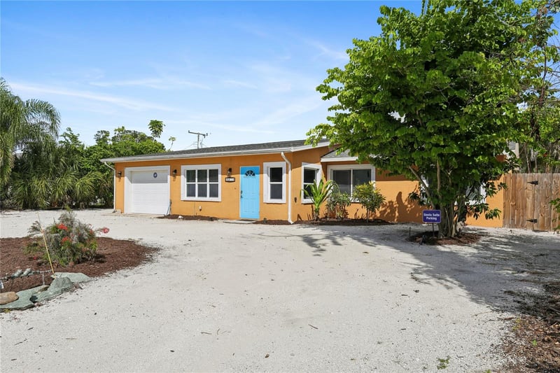 8479 Pinewood Rd, Sarasota, FL 34243