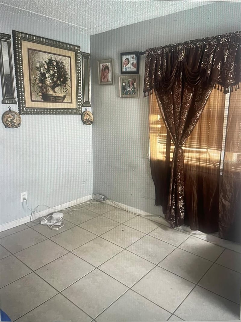 1112 6th St E, Bradenton, FL 34208