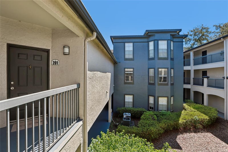 13110 Arbor Isle Dr #201, Temple Terrace, FL 33637