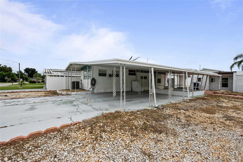 37234 Carol Ave, Zephyrhills, FL 33542