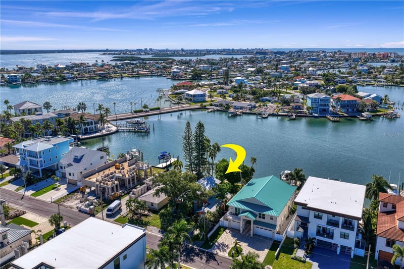 835 Bay Point Dr, Madeira Beach, FL 33708
